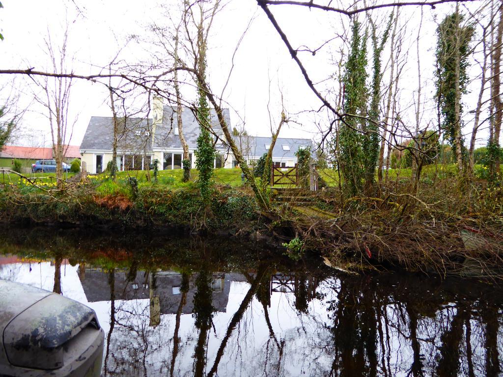 Camillaun Lodge With Lough Corrib Boat Hire Oughterard Exterior photo