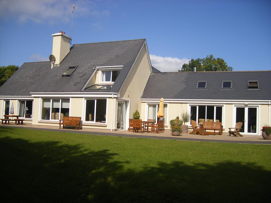 Camillaun Lodge With Lough Corrib Boat Hire Oughterard Exterior photo