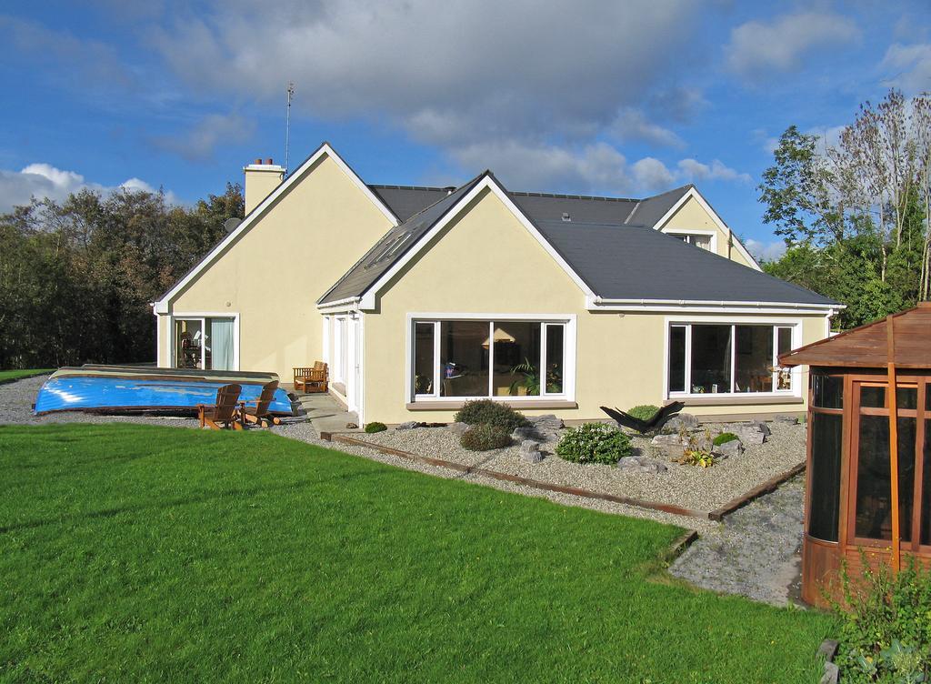 Camillaun Lodge With Lough Corrib Boat Hire Oughterard Exterior photo