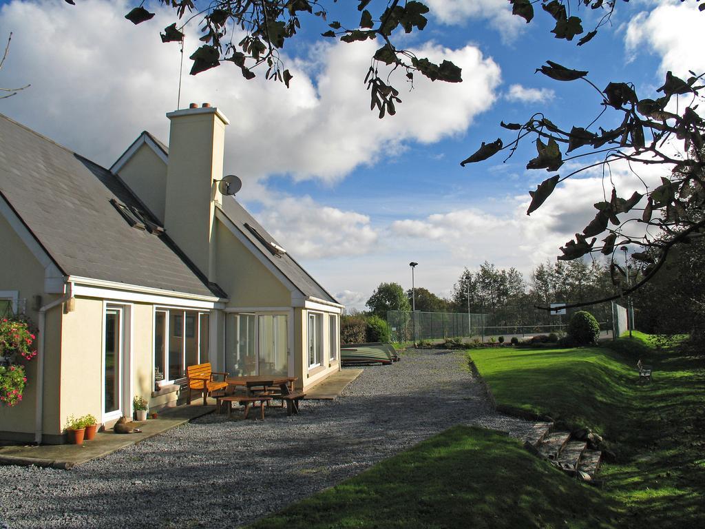Camillaun Lodge With Lough Corrib Boat Hire Oughterard Exterior photo