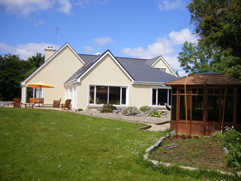 Camillaun Lodge With Lough Corrib Boat Hire Oughterard Exterior photo